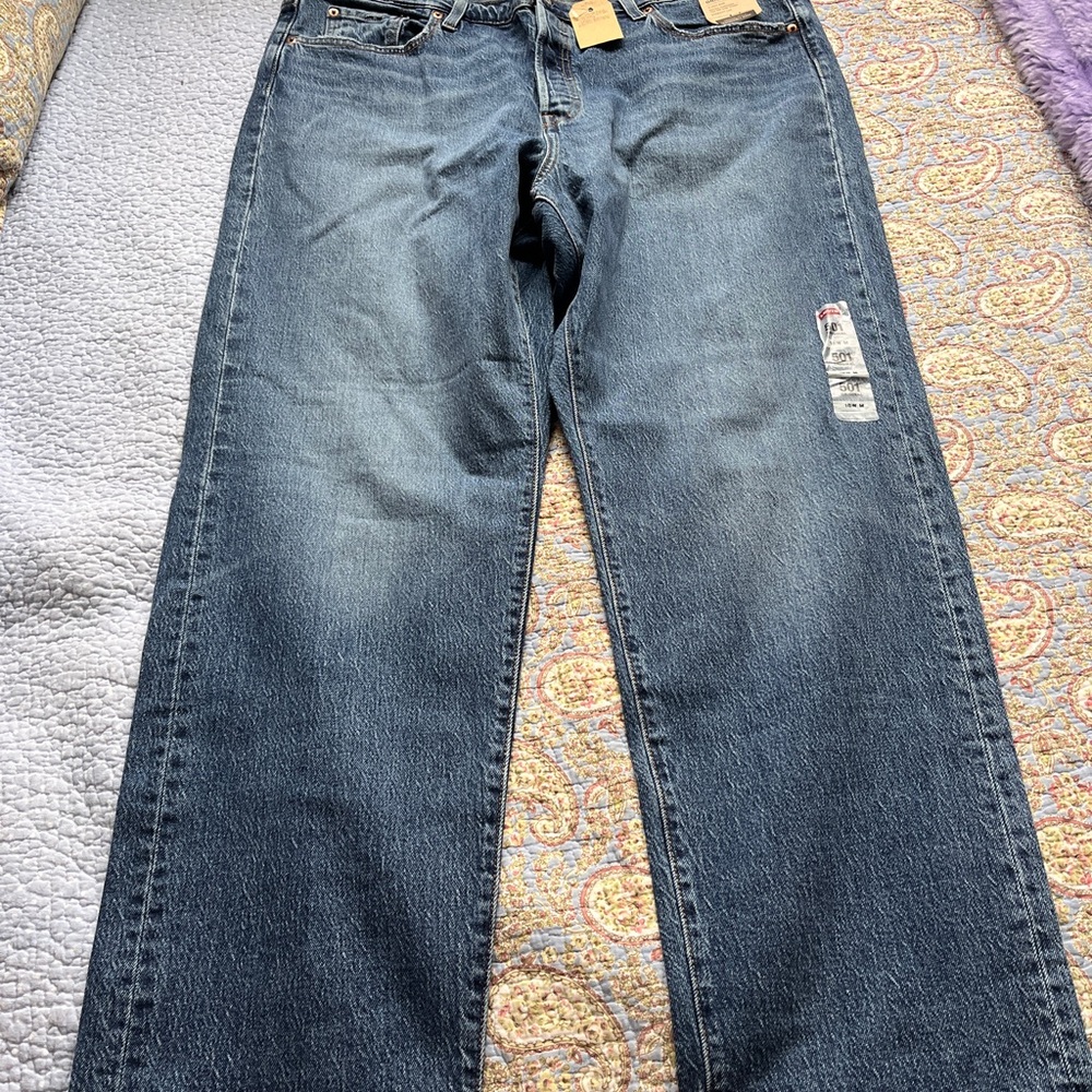 Levi's Blue Jeans 501 with Classic Style - Picture 4 of 10